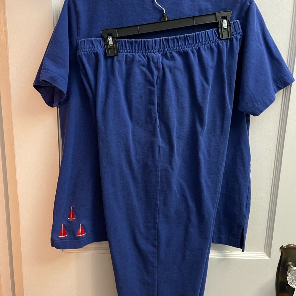 The Quacker Factory Women’s Navy Capris 2 pc Set with Red Sailboat - Picture 5 of 7